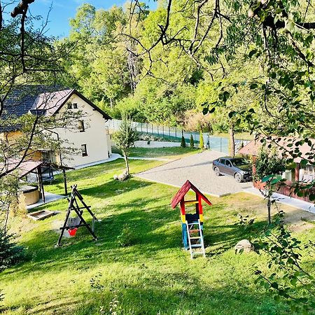 Pensiunea Piri Land Comarnic Exteriör bild