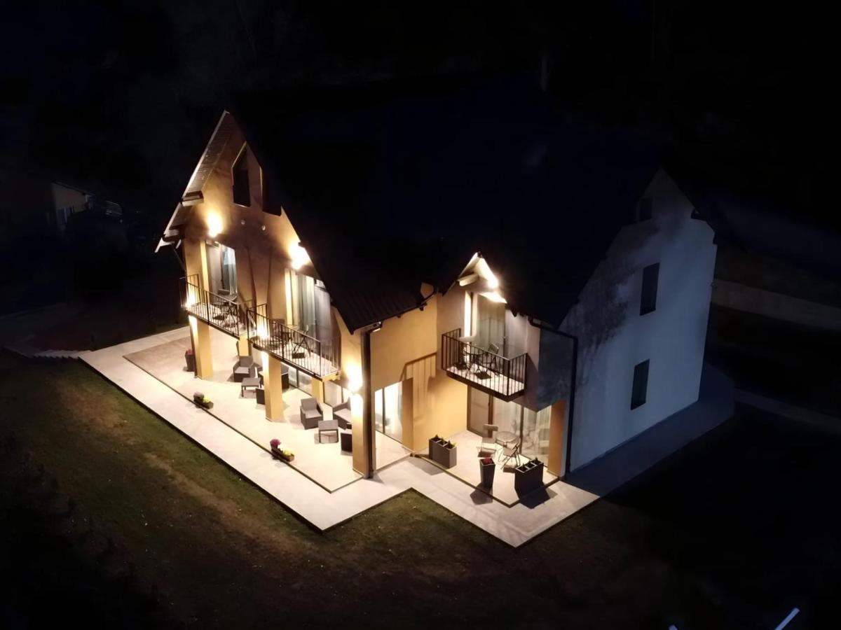 Pensiunea Piri Land Comarnic Exteriör bild