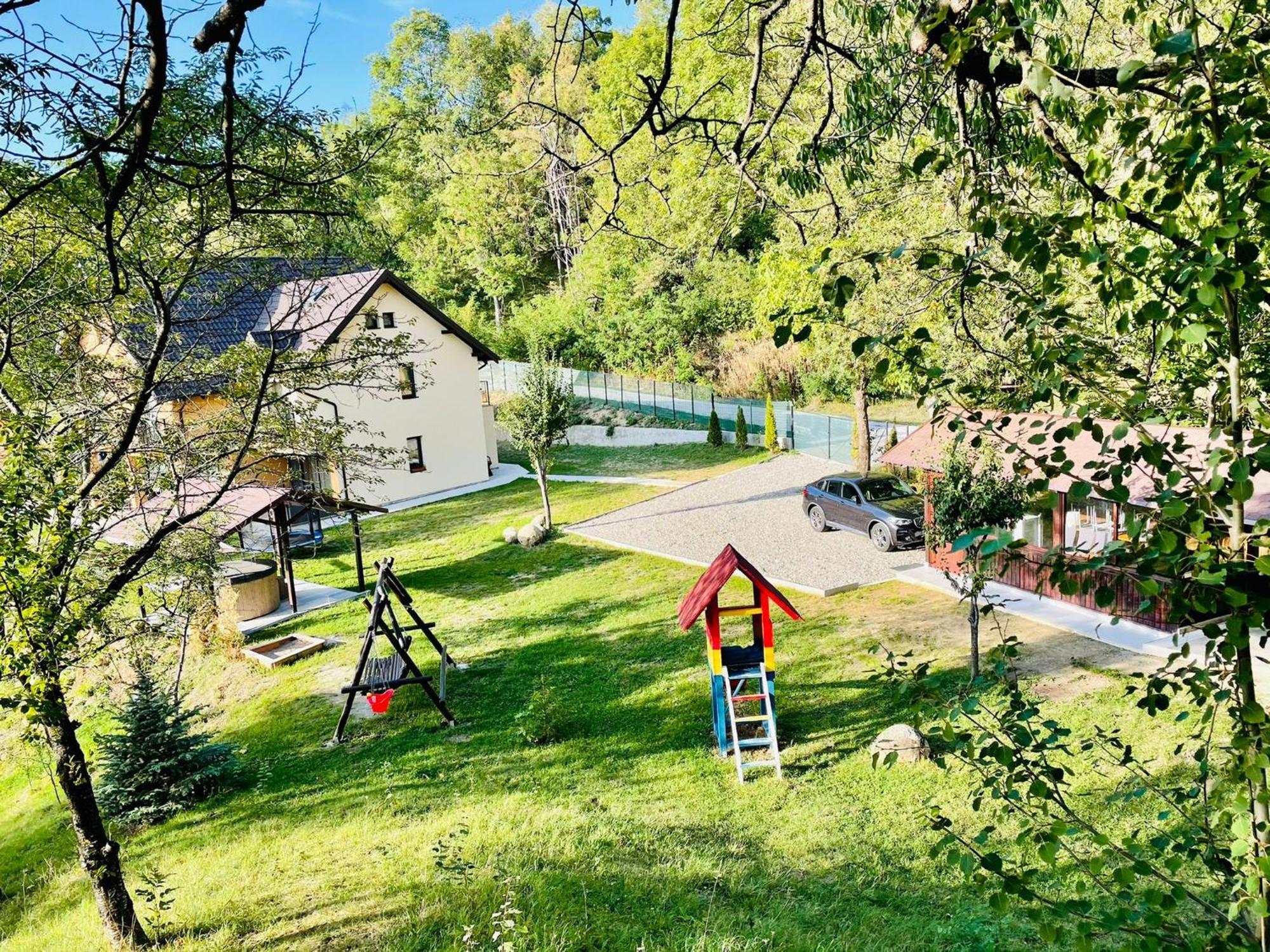 Pensiunea Piri Land Comarnic Exteriör bild