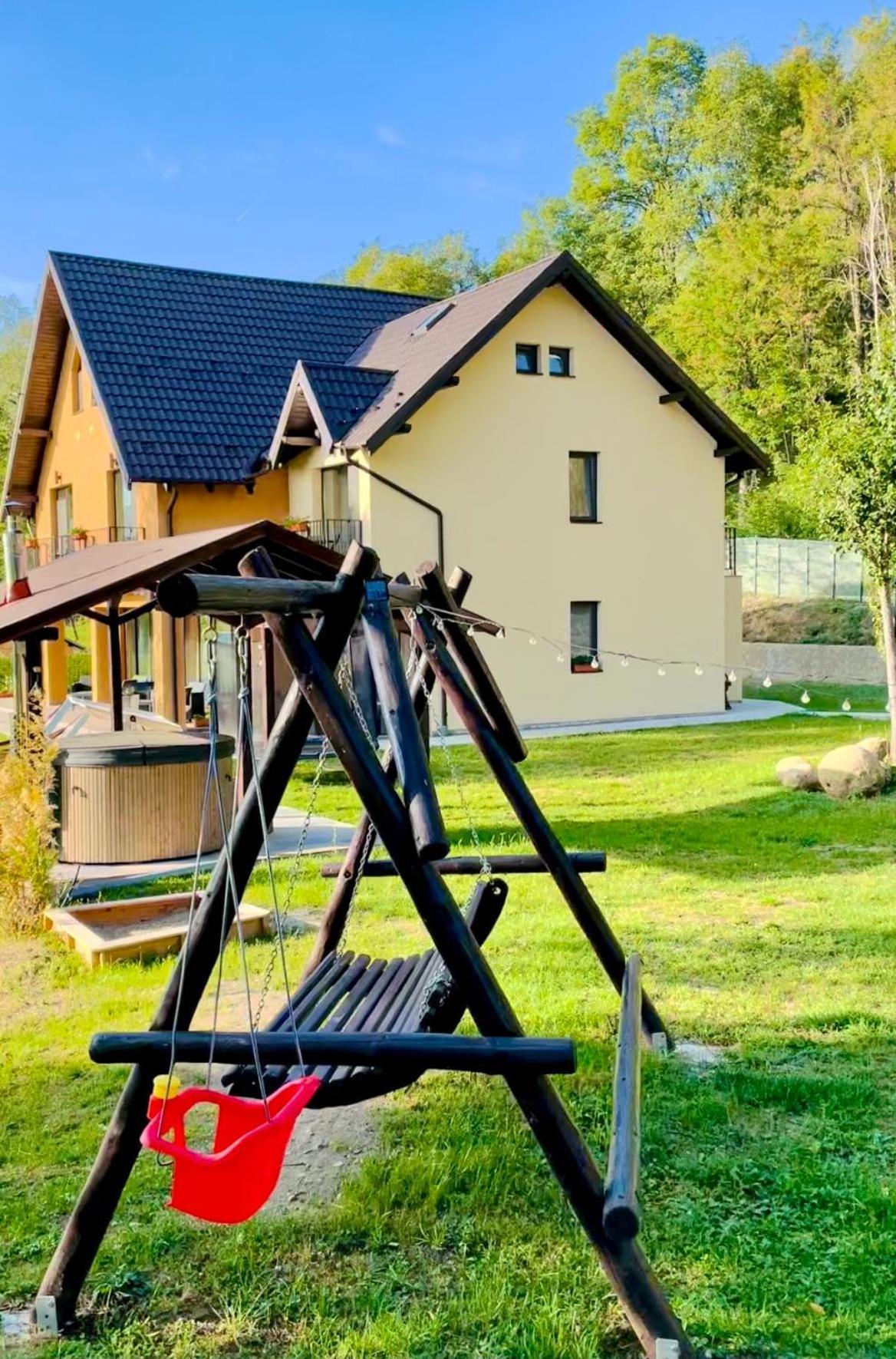 Pensiunea Piri Land Comarnic Exteriör bild